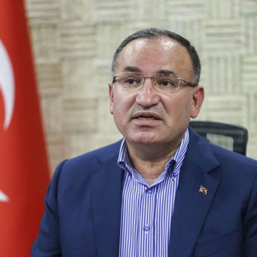 Bekir Bozdağ:

'DEM Parti'de Şanlıurfa'da pusuya yatmış durumda...'