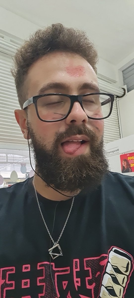 thesomora's tweet photo. O coelho CLT horista perdendo o brilho conforme o tempo passa https://t.co/JrF8Uij3DX