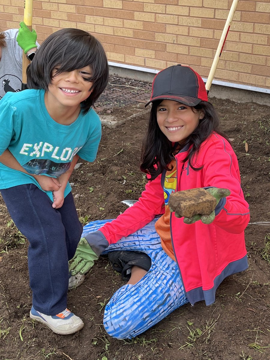 iblubman's tweet photo. Gardening day ⁦@SanchezAISD⁩ ⁦@aisdparents⁩ ⁦@AISDElementary⁩ https://t.co/PC0y67RNwQ