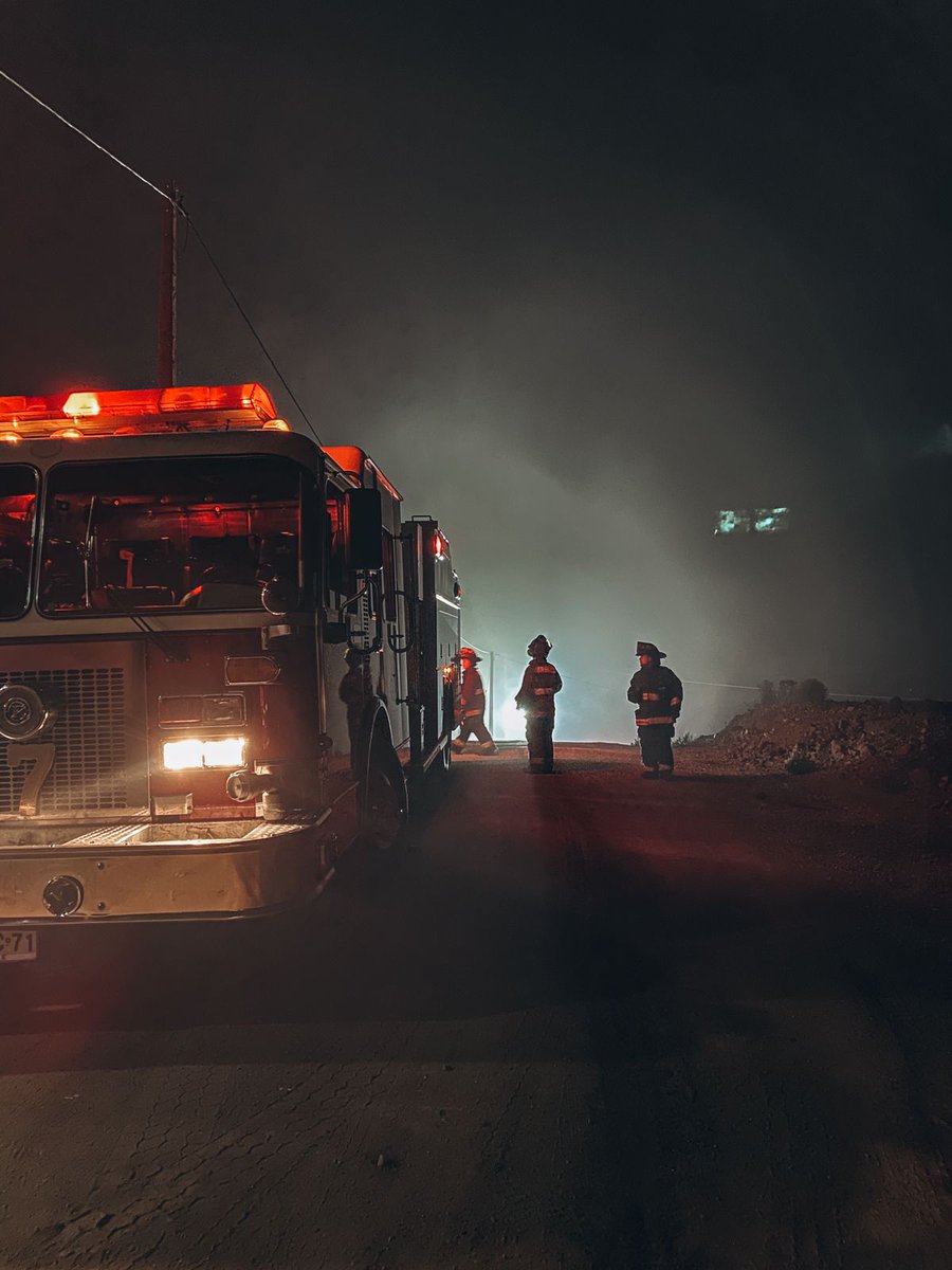 SeptimaCbls's tweet photo. La guardia nocturna de la séptima compañía, concurrió a clave 10-0-1(incendio estructural) con unidad H7 para realizar labores de puesto de aire(cascada). 

📍Sector de ceres/ Condominio La Varilla. 

“Sólo existimos para servir” https://t.co/Evv0mRgI5n