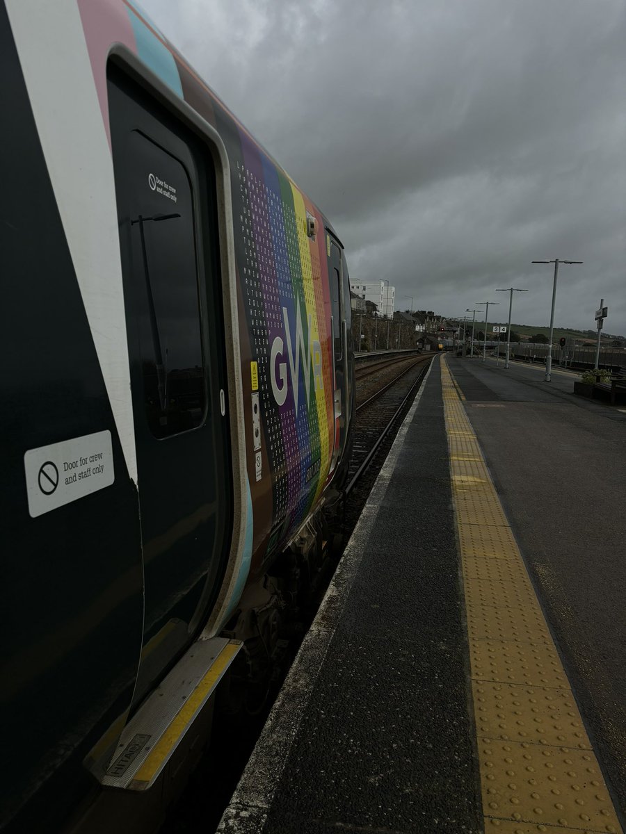 long time no post… 👋 have these two… thought they were pretty mooooooody🤷‍♂️ #railwayfamily #railway @GWRHelp