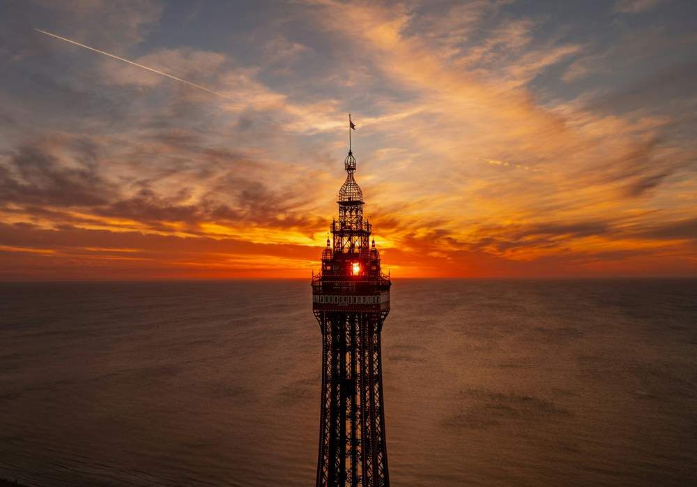 AboutBritain's tweet image. Blackpool is a great place to go for a fun weekend with your friends. Here are 28 different activities for you to try! 
buff.ly/49PuoV4...

#blackpool #blackpoolforadults #blackpooltower #showtownblackpool