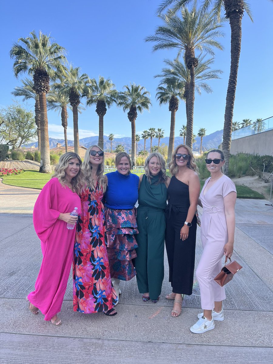 JoyAWilloughby's tweet photo. Team Bride 🤍💍 https://t.co/qIBM7LbzEu
