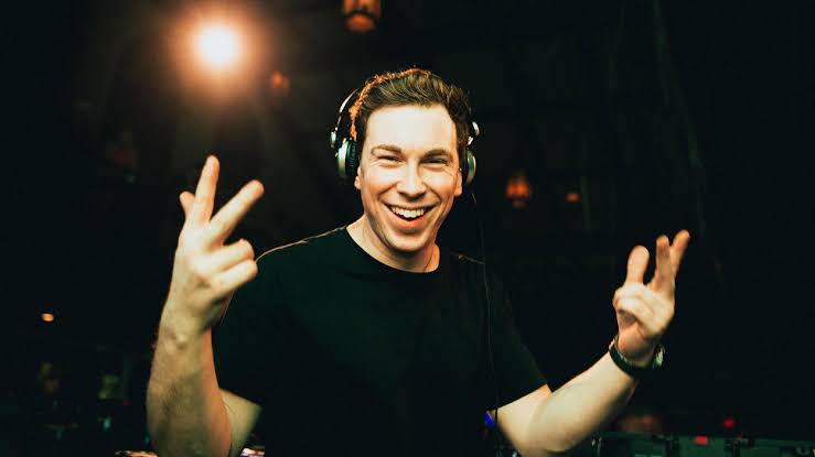 RevealedRecPE's tweet image. Nothing's gonna stop us now 🔥
@HARDWELL 🤴🏻🫶🏻 We love you 🩷
#Ultra2024 #UltraMiami #Hardwell