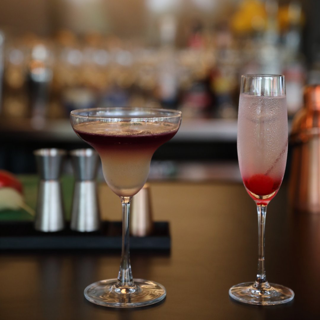 Craving a cocktail? We are too. Join us in Shades Lounge for drinks and dinner. #Wellsworth #Hotel #Southbridge #Shades #Lounge #dinner #drinks #appetizer #fullmenu #restaurant