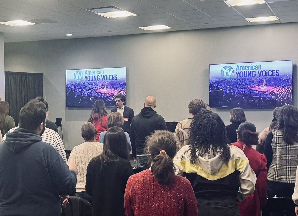 Incredible to see @AmericanYV back in the US after 5 years away! Reconnecting with teachers at our workshop at @PruCenter as well as seeing the maestro @Fjnunez in action, was truly inspiring. Can’t wait for the concerts in June!!!