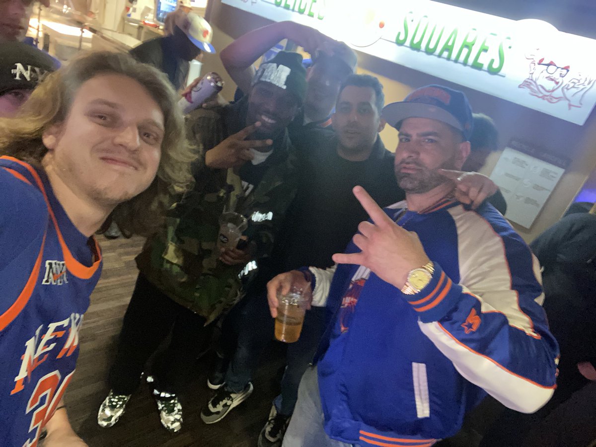 @Tony_DeMo @Arifromanhattan @AriHoops84 @bmorelikestate a black guy a Puerto Rican a Jewish guy an Italian guy and an Irish guy all from NY walk into the garden to root for the best professional team in sports #NewYorkForever #themecca #MSG