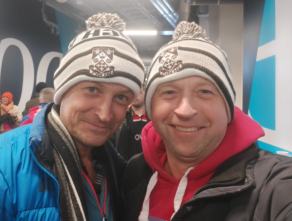 Great day <a href="/SpursOfficial/">Tottenham Hotspur</a> for <a href="/Saracens/">Saracens Rugby Club</a> v <a href="/Harlequins/">Harlequins 🃏</a> game but more importantly seeing <a href="/mattbuck16/">Matthew Buck</a> <a href="/BoroughRd/">Borough Road College</a> #greatfriendsneverleaveyou