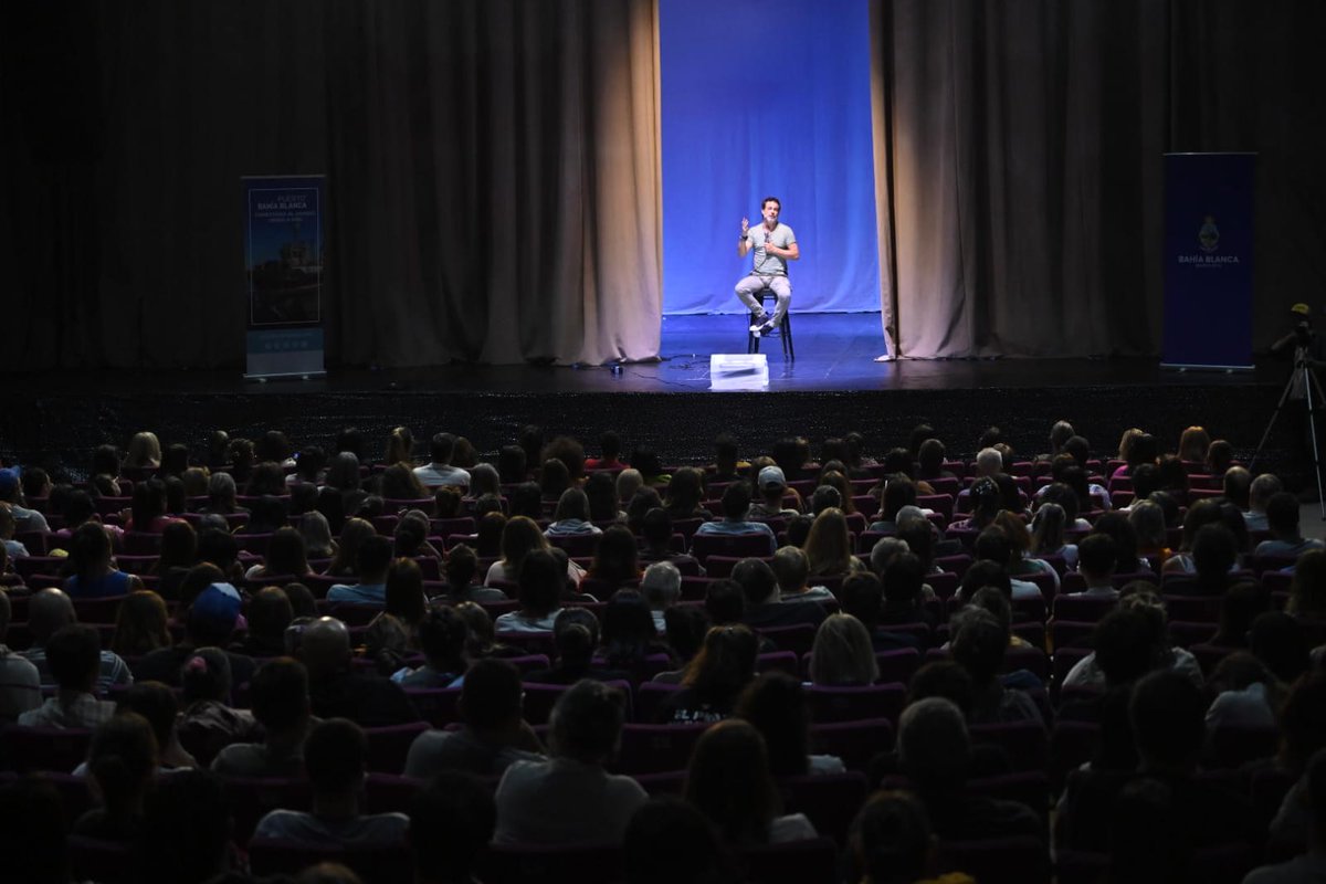 Fue muy emocionante volver a escuchar la historia de Gastón Pauls y su lucha contra las adicciones. 

Con valentía y honestidad, Gastón pasó por Bahía para reafirmar que hay salida.

Con prevención y acompañamiento estaremos presentes para que cada familia sepa que no está sola.