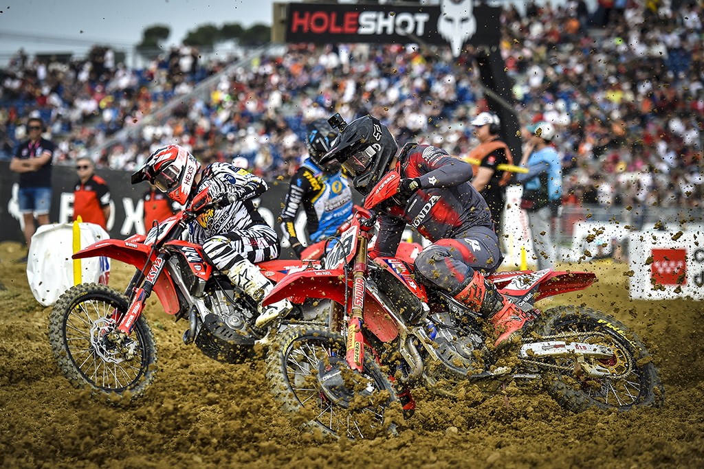 📺 TV Hub: Watch the highlights from today in Arroyomolinos for the MXGP of Spain livemotocross.com/tv-hub-mxgp-of… 📷 - @mxgp #MXGP #MXGPSpain #MX #Motocross #Moto #Motox #Dirtbikes #ProMotocross #LiveMotocross