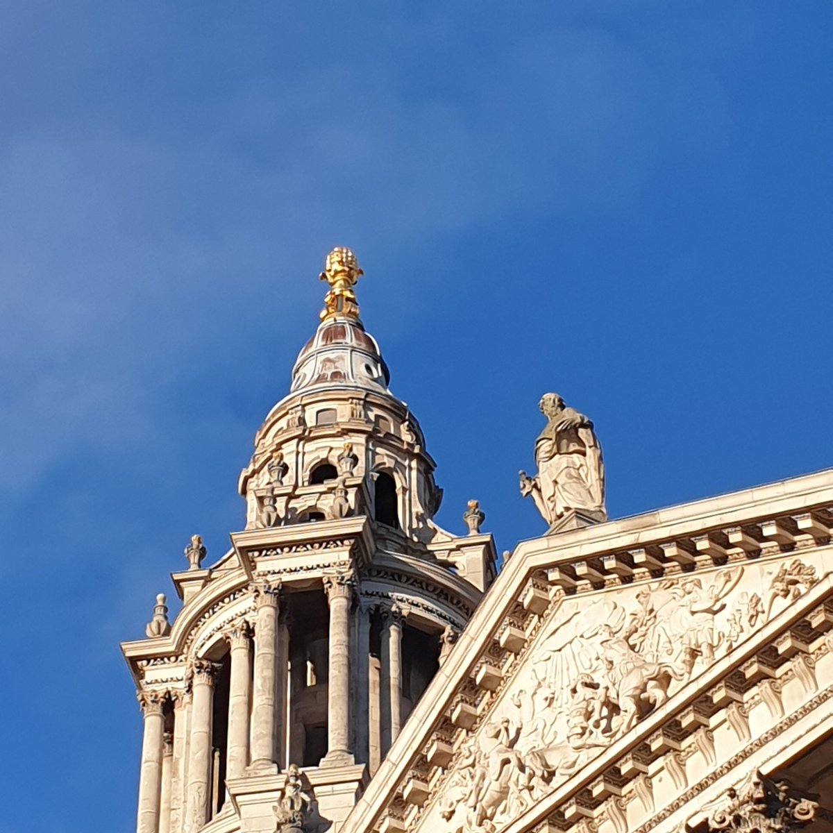 Culturlandscape's tweet image. A brilliant couple of days working with this year&apos;s Golden Key  🗝 Academy exploring aspects of Beauty in the City, around St Paul&apos;s. 
👏👏👏
Looking forward to the Tours that will be showcased in September.

#TourGuideTraining