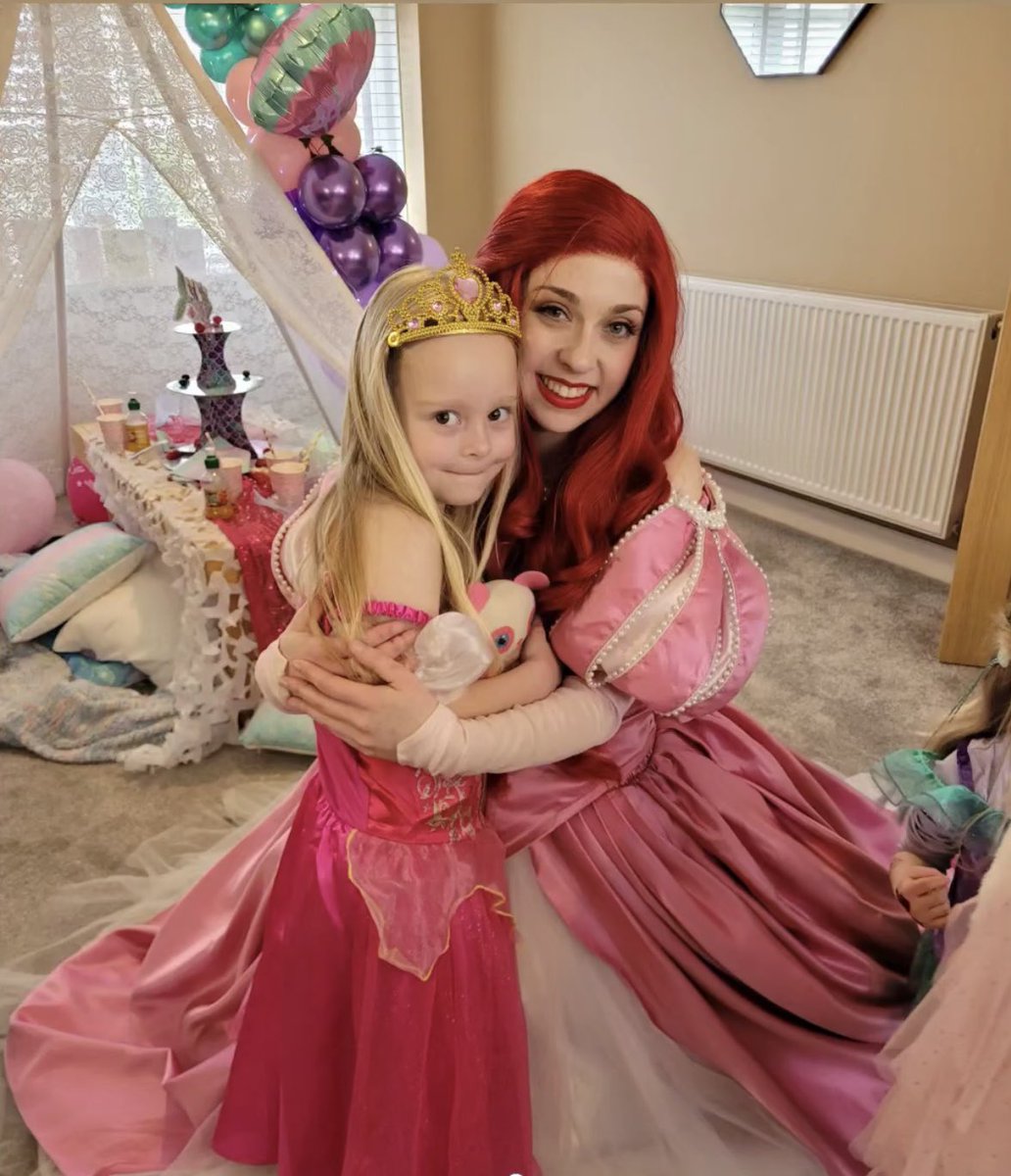 PartionP's tweet image. A great Saturday surprising these little princesses ❤️

Dydd Sadwrn bendigedig yn sypreisio’r tywysogesau bach ‘ma ❤️