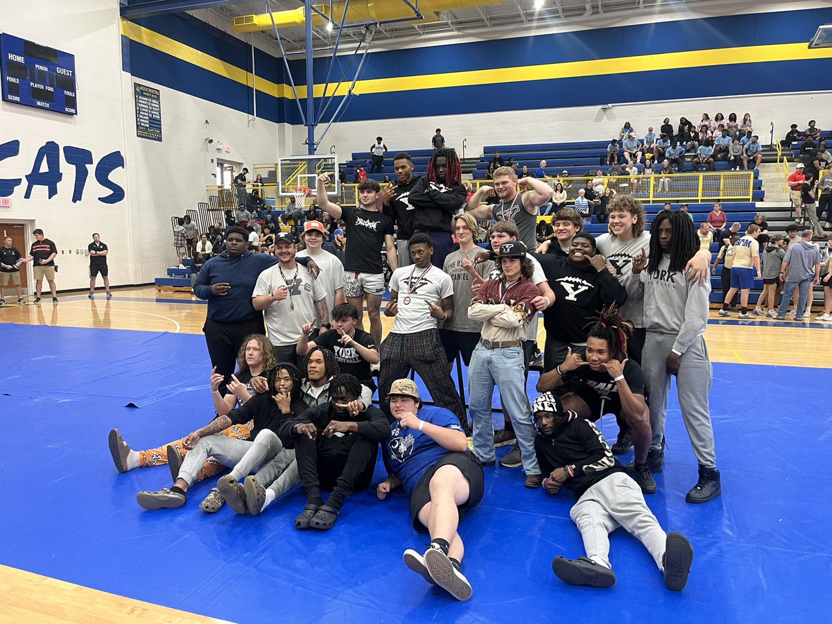 York HS FB Recruits tweet media