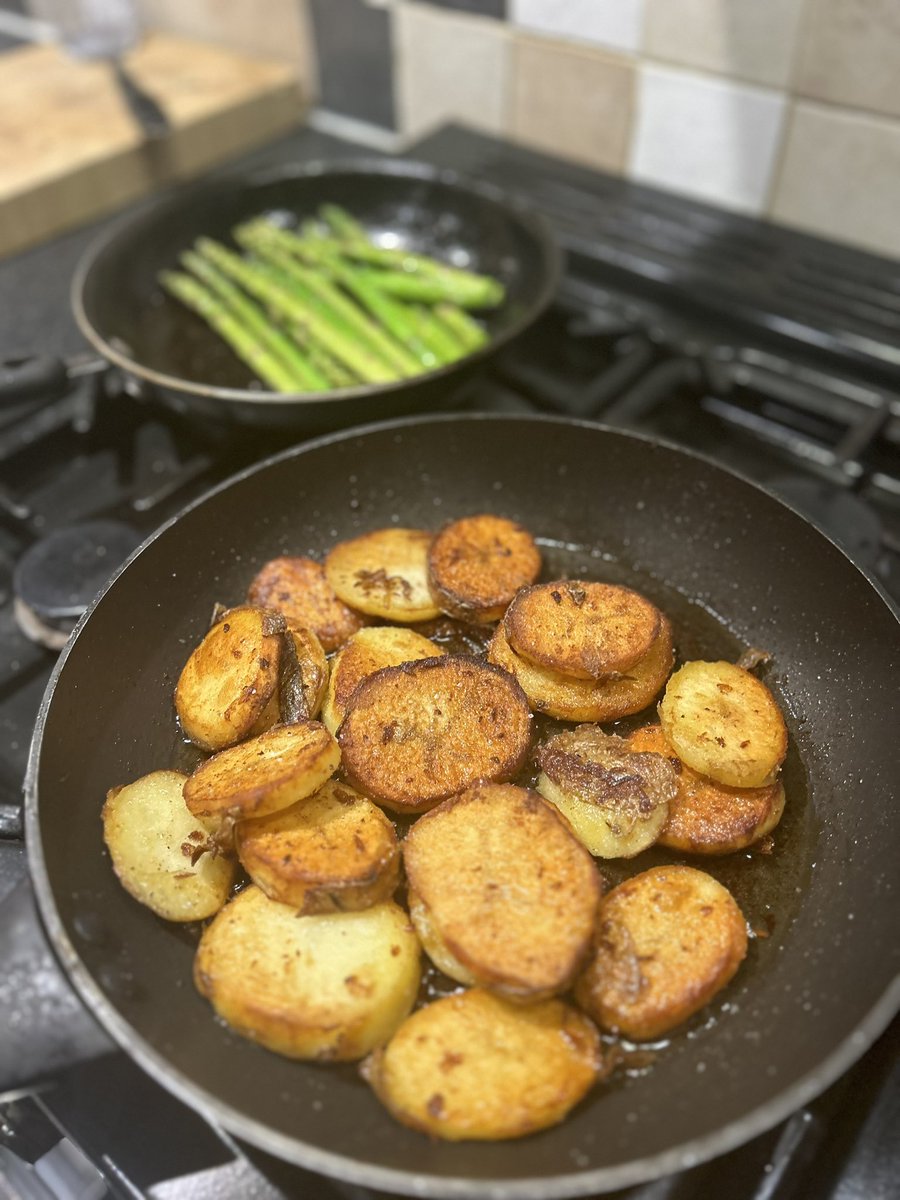 @AndrewGoldson Goldiefather tweet media