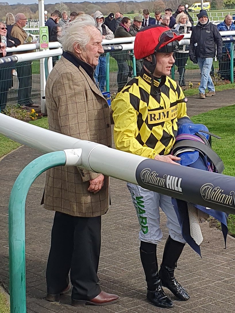 haywardsport's tweet photo. A special mention for Bill Turner, his #Aclaim colt #BobTheBandit ran a cracker @DoncasterRaces in the #Brocklesby @jasonhart13 to take 2nd place https://t.co/y6pZ49K7xk