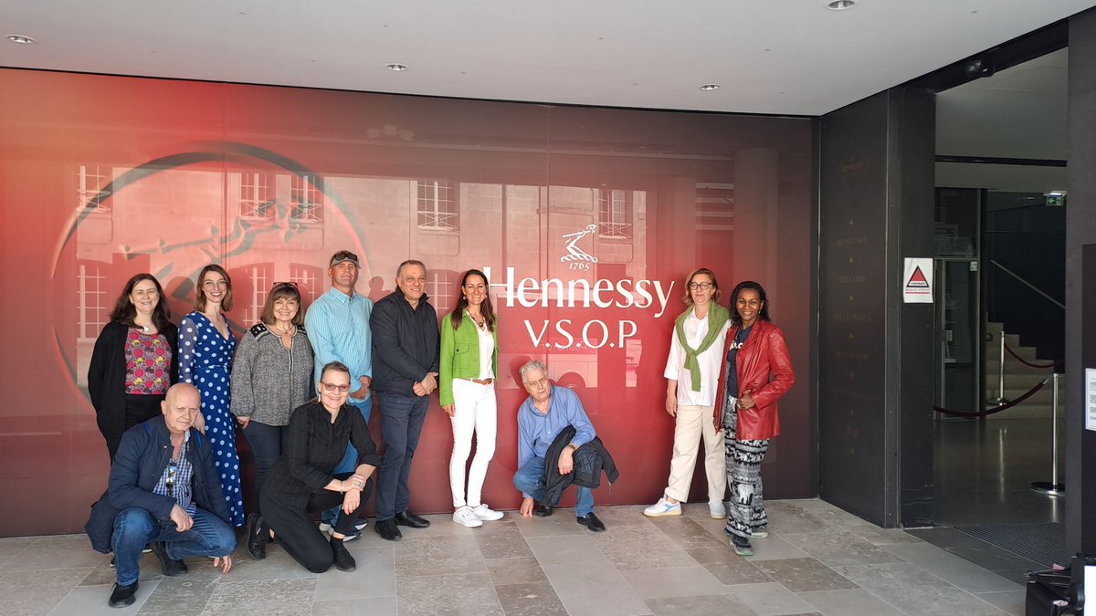 ProYasmine's tweet photo. Ambience cheers et immersion profonde avec l'incroyable experience #Mobilis chez #HennessyVisites à  Cognac avec 13 TO de 
🇩🇪🇪🇦🇬🇧🇺🇲🇸🇮🇨🇭lors des#rendezvousenFrance @NA_Tourisme  #RémyMartin #ExploreCognac
#RDVFna #ExploreFrance #salonRDV https://t.co/7mPQprEuRz