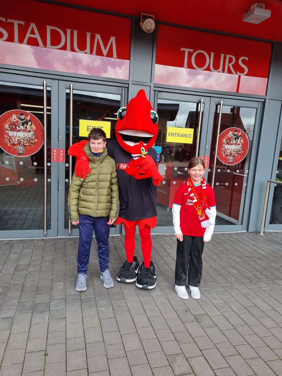 Only <a href="/MightyRed_LFC/">Mighty Red</a> could make the boy smile 😁 ... #LFCLegends2024 #LFC