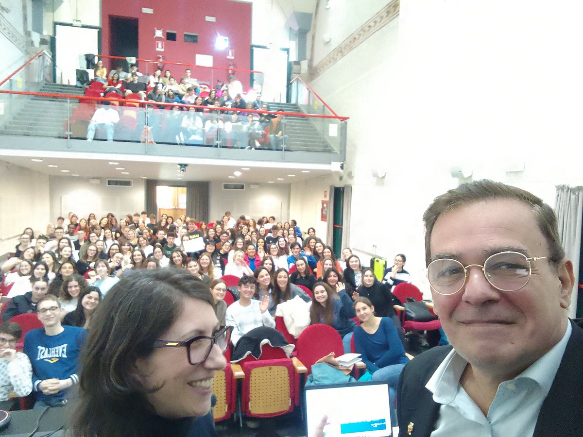 ALEXUNE's tweet image. Universidad de Padua ciencia política presentacion ilusiones Rotas 11m