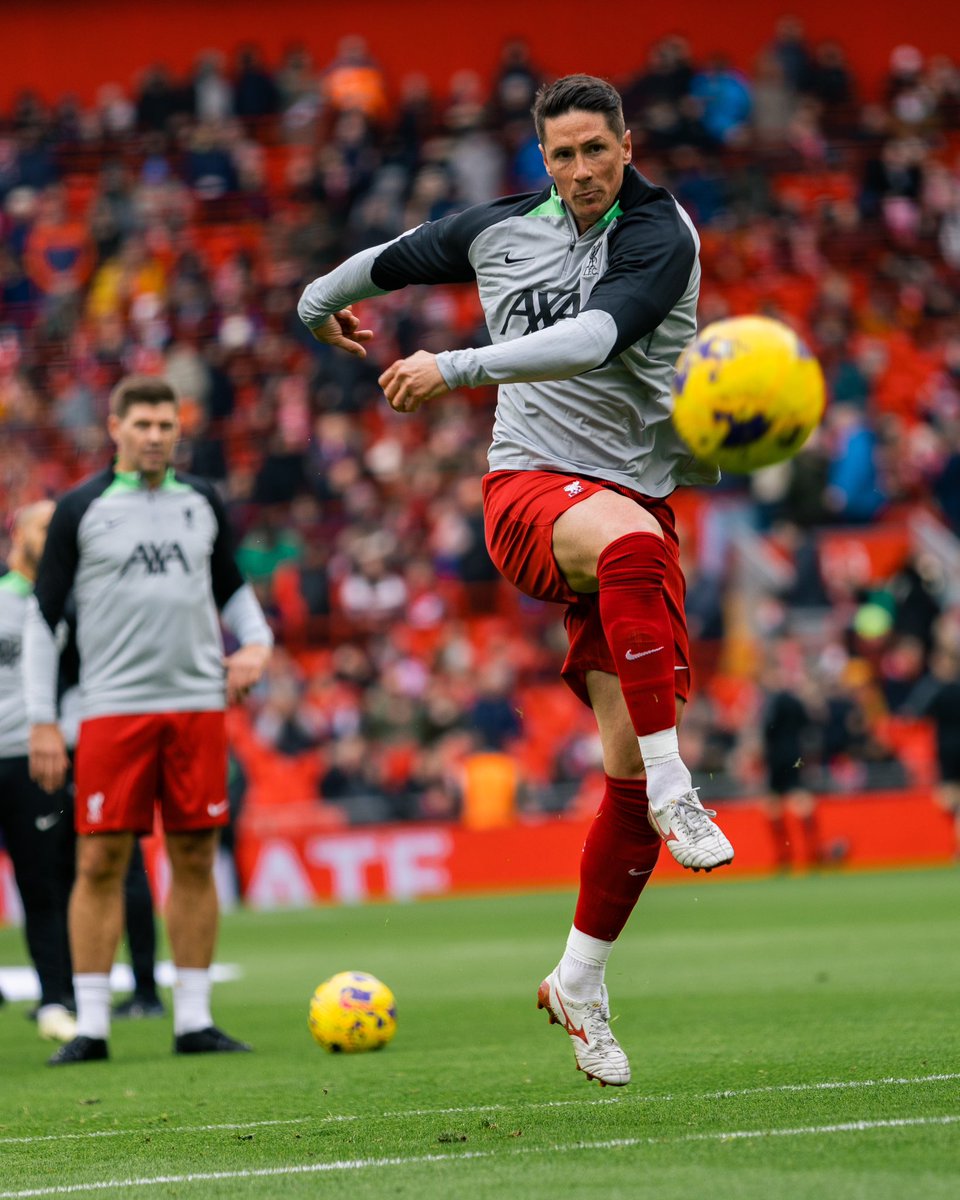 Fernando Torres - Through the gaps in the wall at Melwood to pitchside at Anfield. 📸