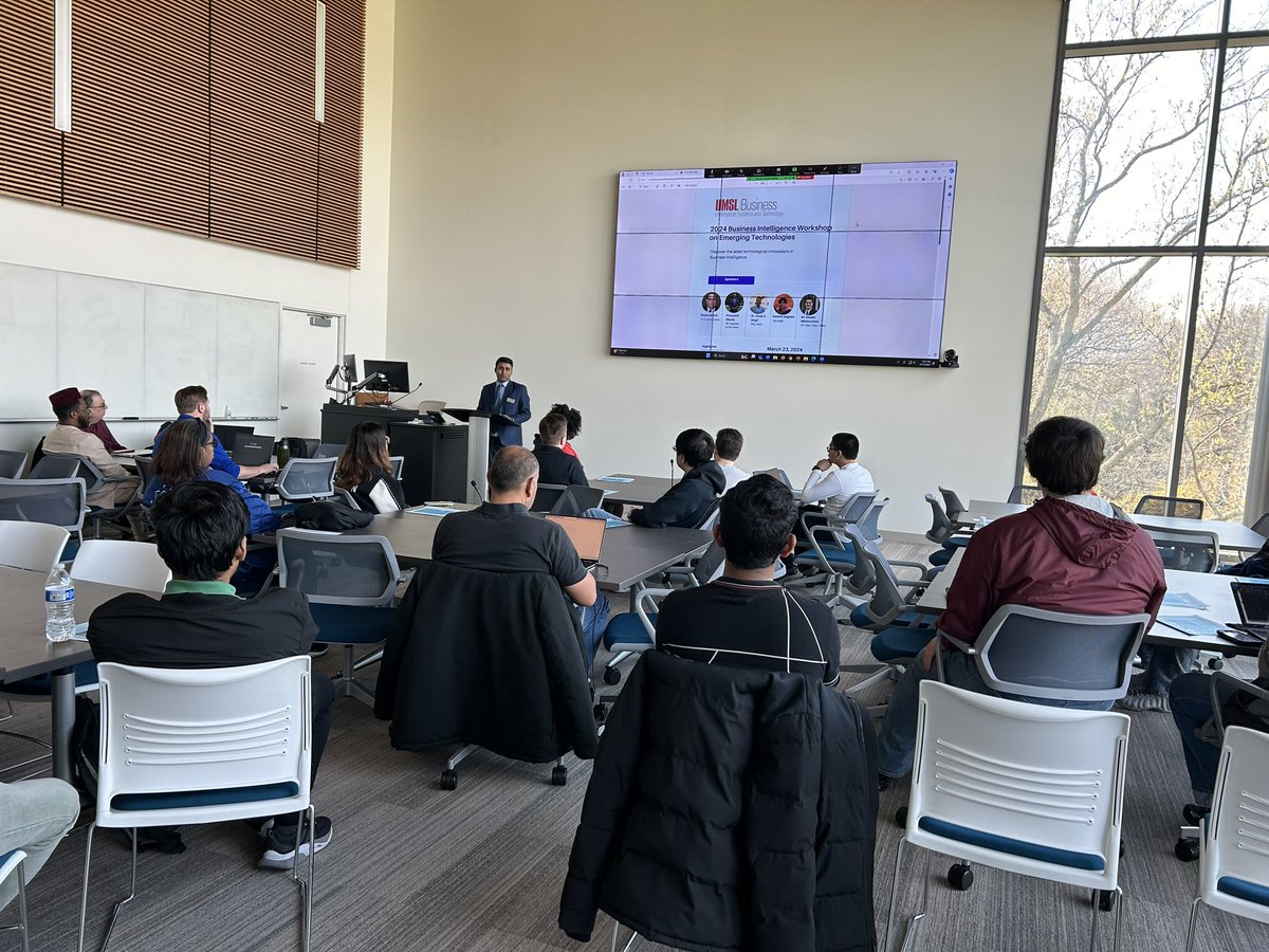 UMSL_IS's tweet photo. Workshop on Business Intelligence and Emerging Technologies organized by Dr. Vivek Singh for teaching #UMSL students how machine learning models can be quickly developed to solve business problems. #UMSLBusiness #WeTransformLives https://t.co/WlUk7HBTlp