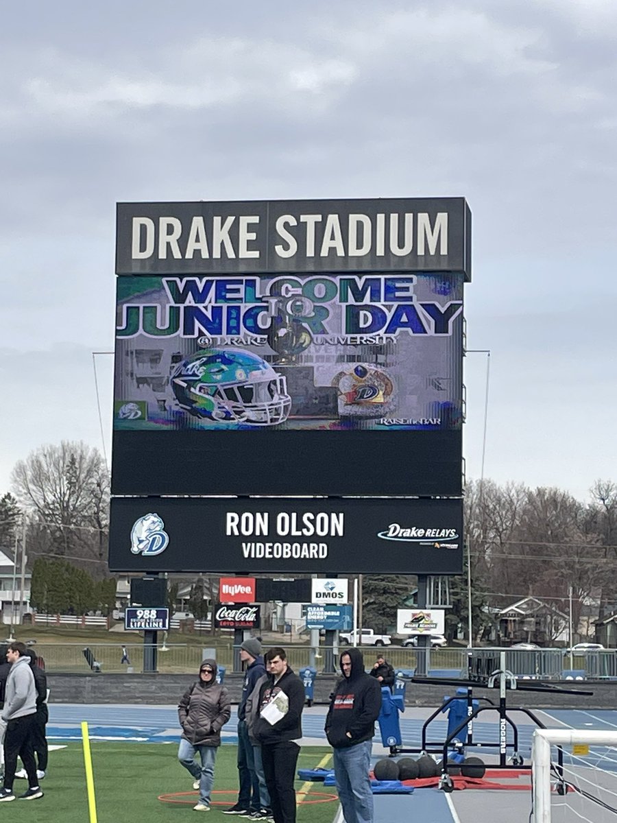 Had a great time @DrakeBulldogsFB ! Thank you @tstepsis and @AdamGajo for the invite!