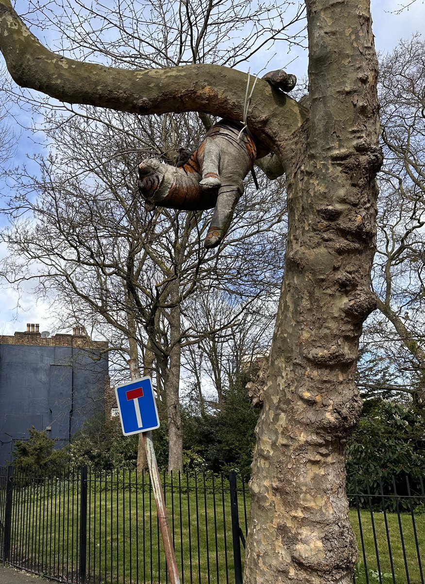 From the people who brought you Snakes on a Plane… Tiger in a Plane Tree #SouthwarkPark