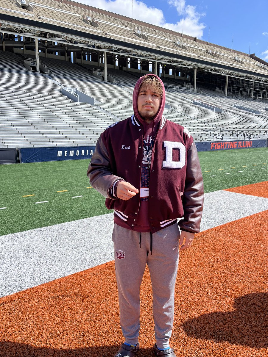 I had a great time at Illinois today‼️thank you for the hospitality @CoachJamison @AaronHenry7 @Coach_BMiller @CoachSintim @RisingStars6 @UDJ_Football