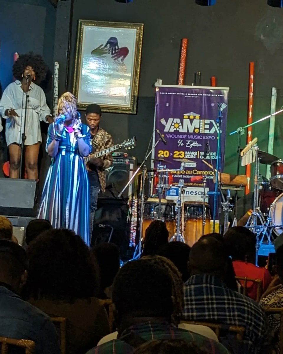 yaoundemusicexp's tweet photo. La douce ZePhiness sur la scène du #YAMEX2024 au Centre culturel Ubuntu 🔥💜🤍
#YAMEX4 #YaoundeMusicExpo #MarchéMusical #femme #Yaoundé #international #musiquecamerounaise #music https://t.co/kNTB5AFoZH