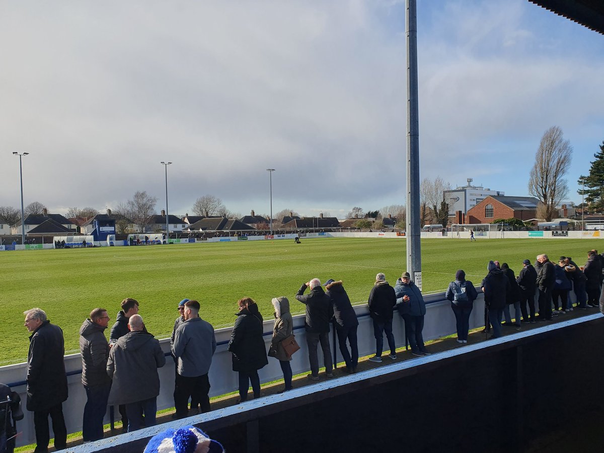 3/6 It was a really warm and friendly welcome @LowestoftTownFC today and one of the highlights was their director Mark Kemp coming up to me to say hello and he said well done for wearing my @OffsideTrust hat and showing support for @arber_boy. A really nice moment. #NonLeagueDay