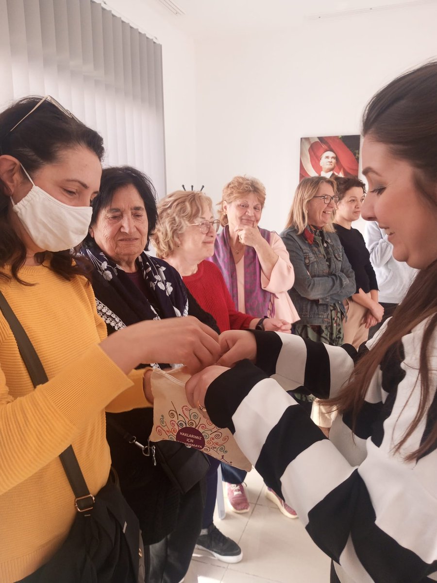 ToplumcuBld's tweet photo. Kadınların yerel yaşam deneyimleri,ihtiyaçları ve sorunlarının çözümleri çerçevesinde eşitlikçi kentsel tasarımlar,hizmetler ve sosyo-kültürel alanda kadınların görünürlüğünün ele alındığı etkinliğimizin gerçekleşmesinde emeği geçen  tüm dostlarımıza teşekkürlerimizi sunuyoruz. https://t.co/kj0TTFkq9T