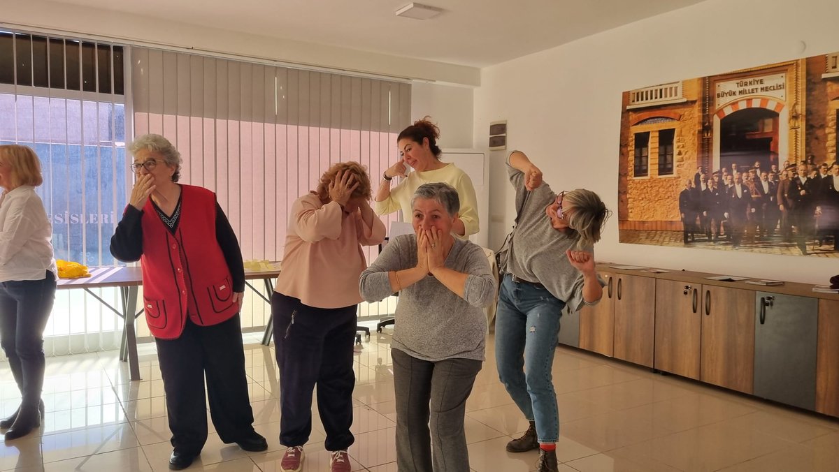 ToplumcuBld's tweet photo. Kadınların yerel yaşam deneyimleri,ihtiyaçları ve sorunlarının çözümleri çerçevesinde eşitlikçi kentsel tasarımlar,hizmetler ve sosyo-kültürel alanda kadınların görünürlüğünün ele alındığı etkinliğimizin gerçekleşmesinde emeği geçen  tüm dostlarımıza teşekkürlerimizi sunuyoruz. https://t.co/kj0TTFkq9T
