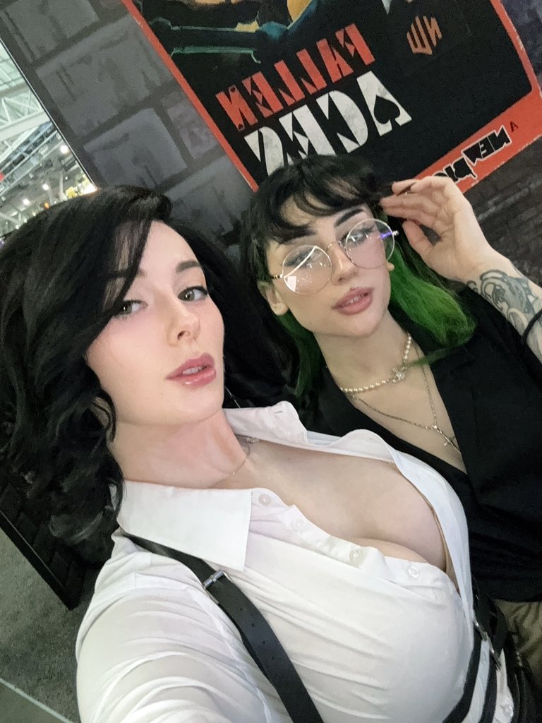 Live now w/ @lilbatzz and @NewBlood at PAX East! (: twitch.tv/jennalynnmeowri