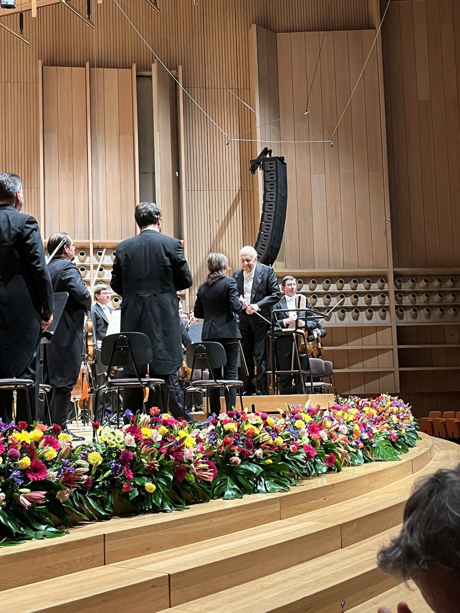 Festive performance of Anton Bruckner’s seventh Symphony to celebrate the 50th anniversary of the opening of @Brucknerhaus by gorgeous @Vienna_Phil and Zubin Mehta