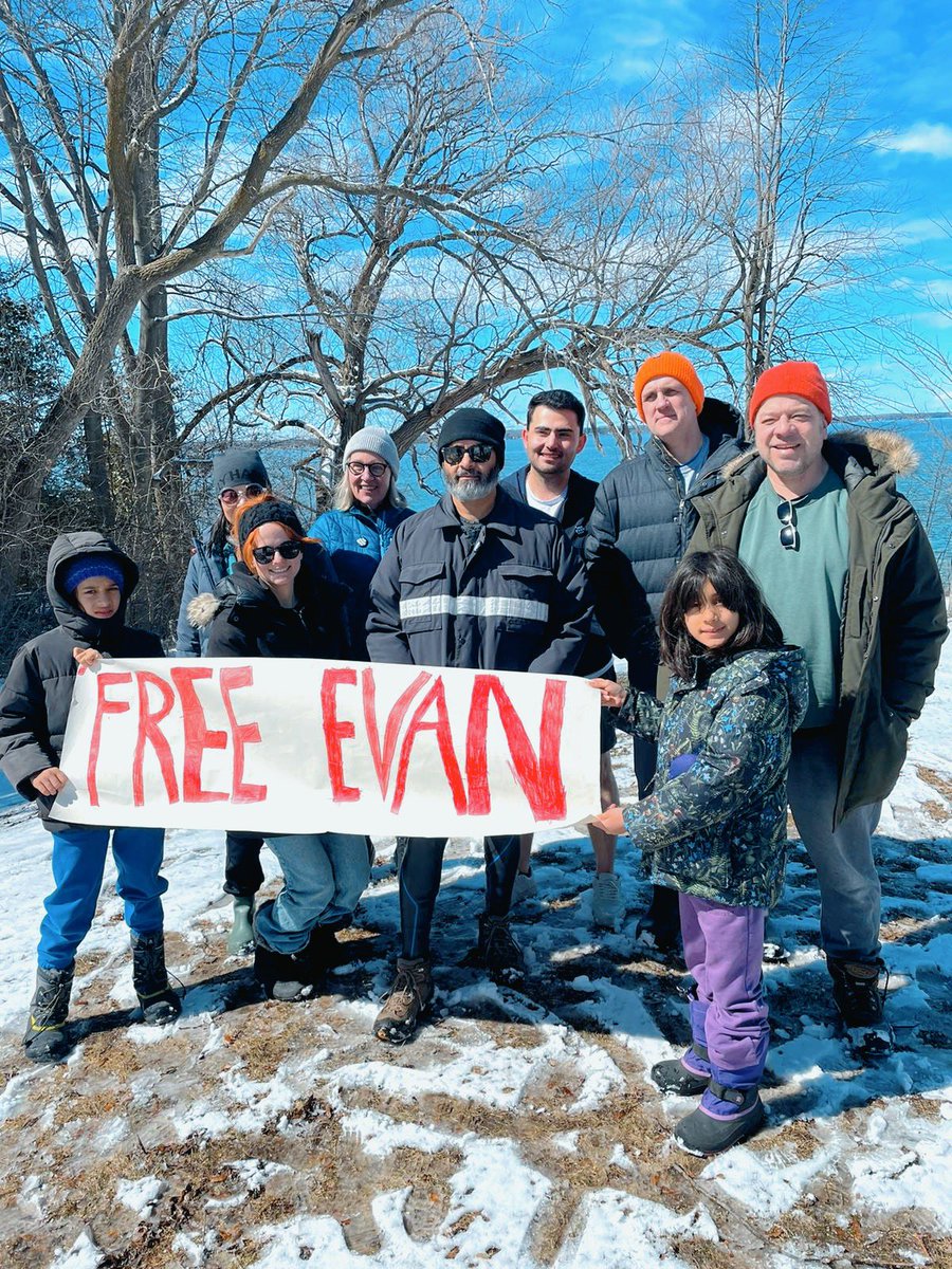 It’s been 341 days since #EvanGershkovich was wrongly detained by Russian authorities just for doing his job as a journalist. We @vipalmonga @jacquiemcnish @decloet @alexposadzki @rachyounglai @CMGjonathan at Ontario & other journalists in 7 countries swim to honour #Evan