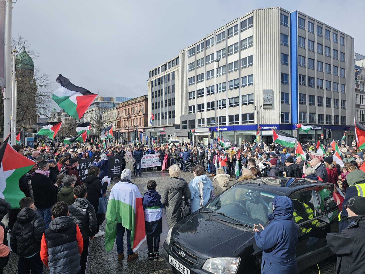 Another good show of solidarity with Palestine in Belfast today, from those of us who didn’t travel to the National demonstration in Dublin. Photos from @brendanjharkin, who does us all a service by capturing all manner of progressive protests in Belfast ✊🇵🇸🇵🇸🇵🇸