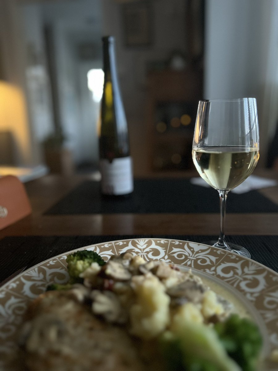 Susubee's tweet photo. Löysin oivan reseptin, vähän tuunattiin, makoisaa kuitenkin.#dijonbroileri @hsfi #eikevyttäeikäkeskelläpäivää #riesling #mukavallaasialla https://t.co/BVv6iqFQuw
