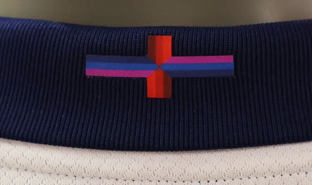dhenshawuk's tweet photo. I blame the unlucky cross… bring back the original 🏴󠁧󠁢󠁥󠁮󠁧󠁿
#EnglandFootball 
#StGeorgesCross 
#Nike 
#EnglandFlag https://t.co/b5jYtNR38j
