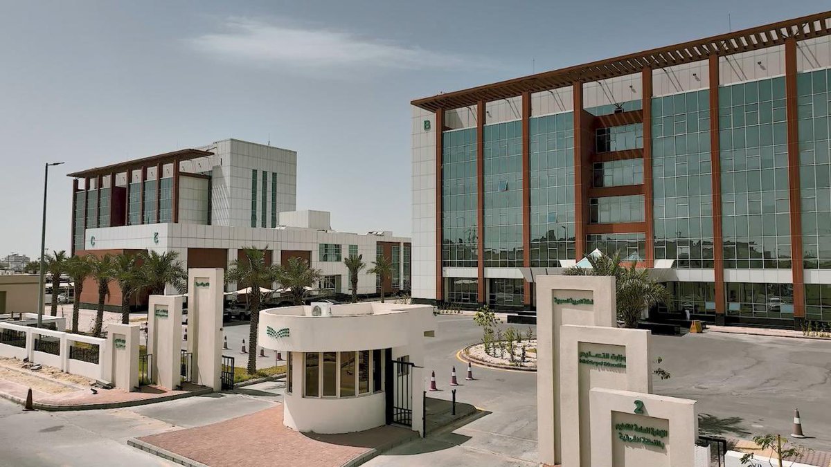 بناءً على التقارير الواردة من المركز الوطني للأرصاد باستمرار الحالة المطرية على المنطقة الشرقية وحرصاً منا على سلامة الجميع فقد تقرر تحويل الدراسة (عن بعد) عبر منصة (مدرستي) ليوم غدٍ الأحد 1445/9/14هـ  الموافق 2024/3/24م بجميع مدارس المنطقة الشرقية.