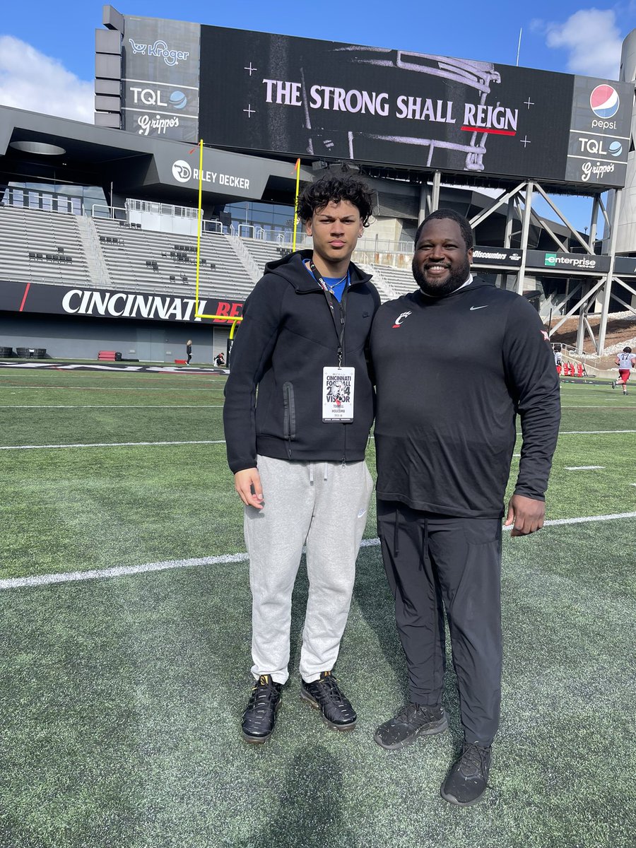 After a great visit and conversation with @CortBraswell I am blessed to receive my first P5 offer from The University of Cincinnati❤️! @Coach_MHolliday @gahannafootball @CoachSattUC @TheGuruStew @CoachJBrandon @Coach_Cass