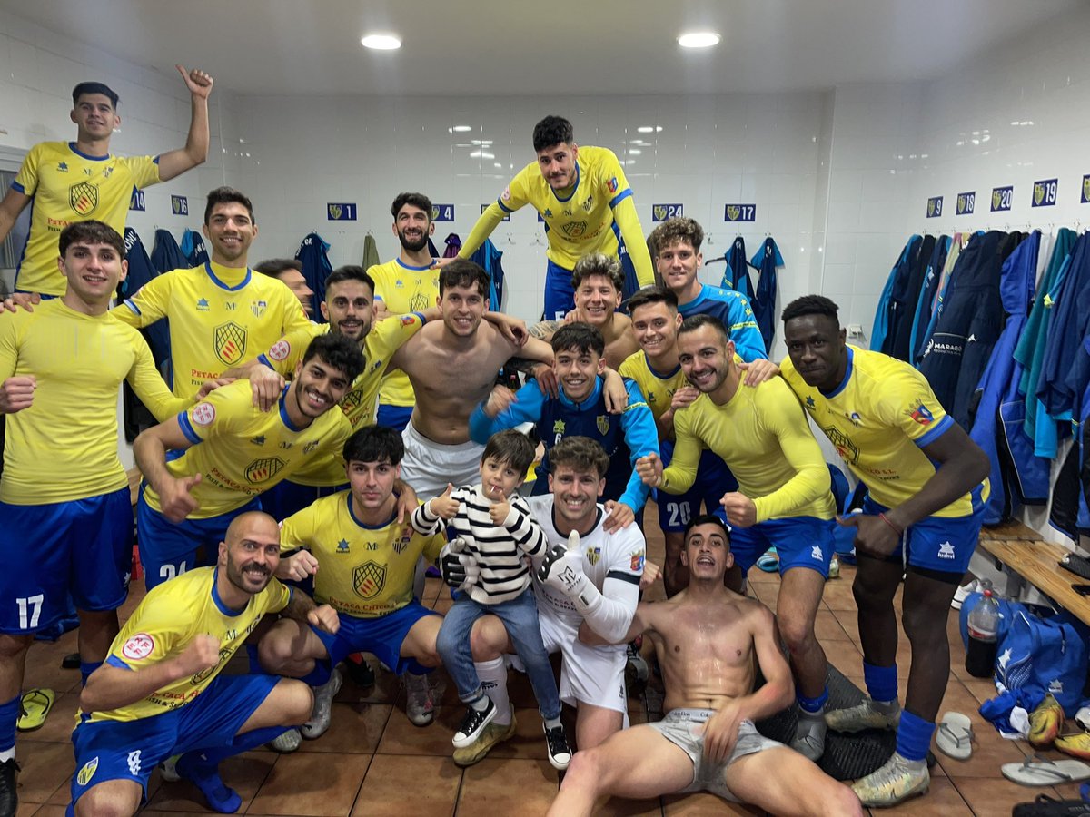 FAMILIA se resume en FELICIDAD 💛 <a href="/conilcfoficial/">Conil C.F.</a>