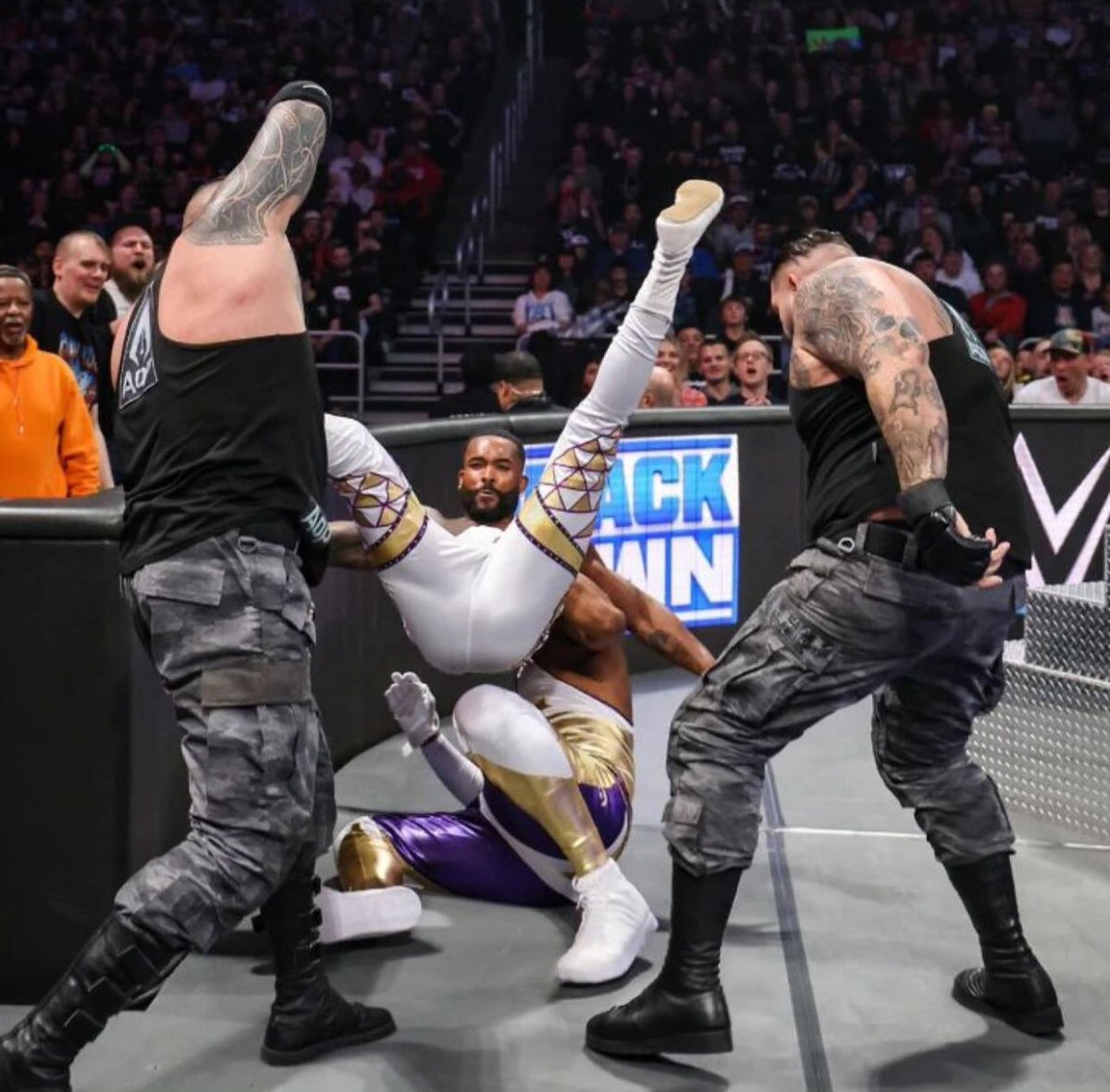 RobustPotent's tweet photo. AOP are some Badasses 💀💀

Toss out the trash 🗑️

#AOP #WWE #SmackDown #TheFinalTestament https://t.co/rNCARGMXDb