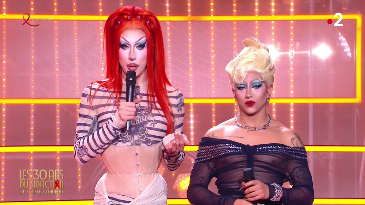 La sérophobie est une réalité et l'émission @DragRace_Fr l'a abordée de front en 2022 par la voix de @LaLolitaBanana. (Et au passage on apprécie l'hommage à Mylène/Jean Paul par @The_Paloma_)