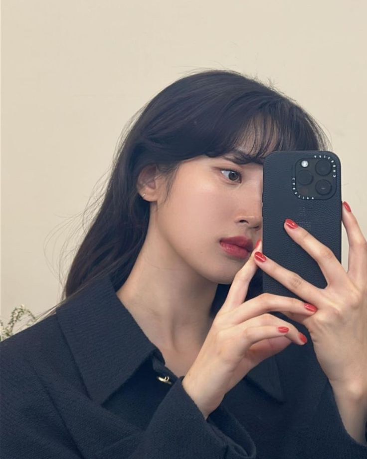 ㅤㅤ
[ Mengirim pesan kepada '❤️' ]

¹ Aku sudah cantik jam segini.
¹ Yakin gak mau ajak aku jalan?
¹ xixixi 
¹ /mengirim photo/
ㅤㅤ