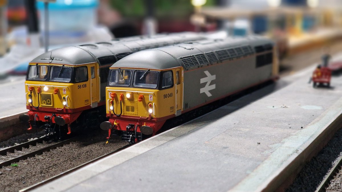 JonLawton10's tweet image. 1987  56049 /56108 still moving the coal. 
Absolute steal off ebay for these 2 hornby locos. #TwitterModelTrainShow