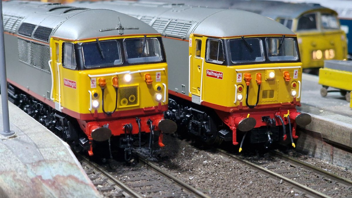 JonLawton10's tweet image. 1987  56049 /56108 still moving the coal. 
Absolute steal off ebay for these 2 hornby locos. #TwitterModelTrainShow