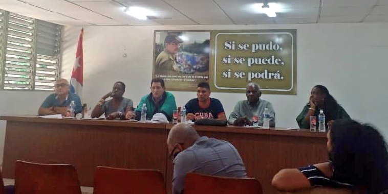 En Desarrollo | Esteban Lazo, presidente de <a href="/AsambleaCuba/">Asamblea Nacional Cuba</a>🇨🇺, está en Arroyo Naranjo 

En reunión del Grupo de Trabajo Temporal, junto a las máximas autoridades municipales, chequea acciones en el territorio para la recuperación, tras afectaciones ocasionadas por intensas lluvias