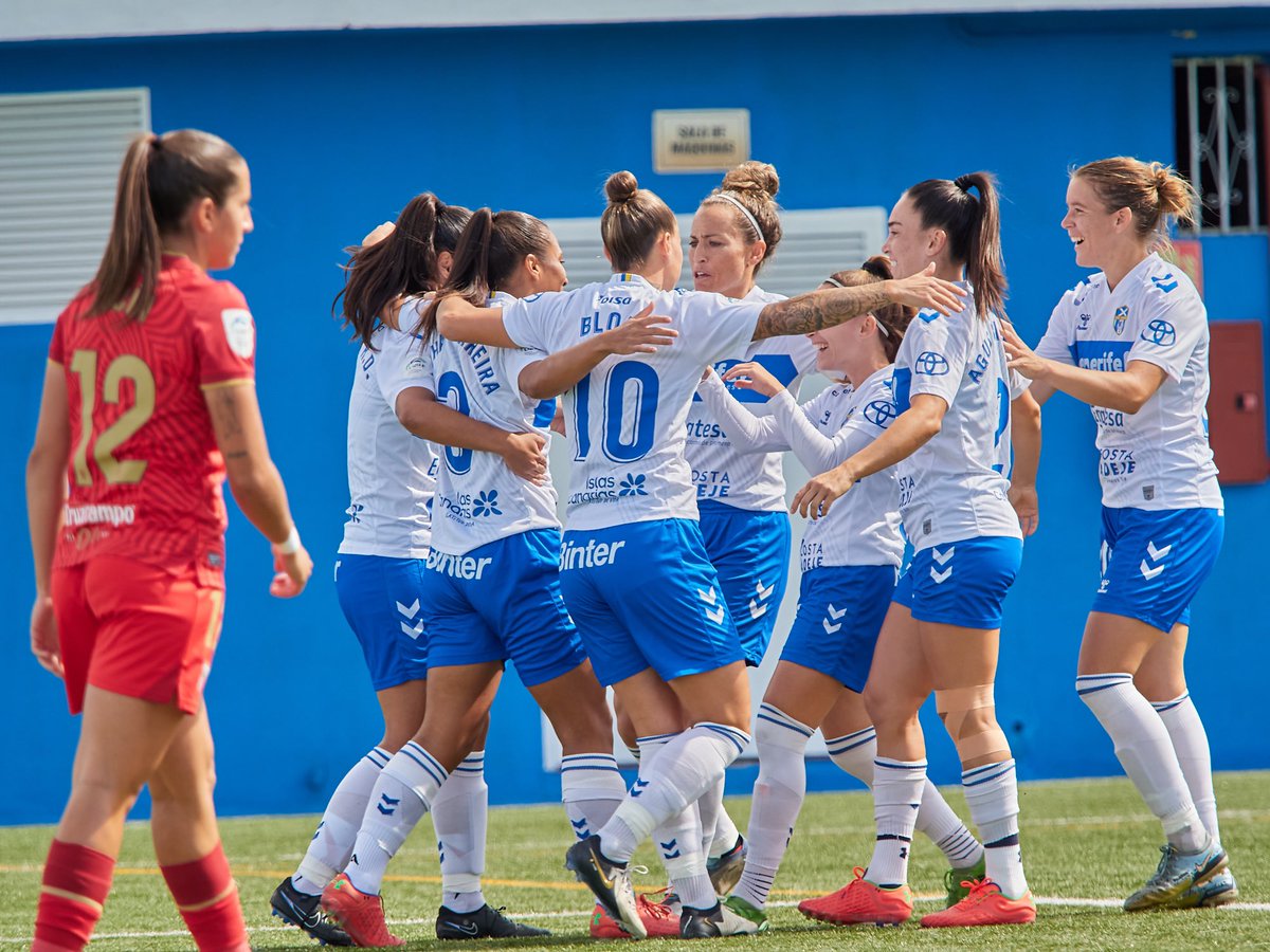 💙🤍⚽️ Abrazos de GOL🤩🤗 Buenas noches en AZUL y BLANCO🫶🏻😴 #UDTenerife #ContigoVamosAPorMás