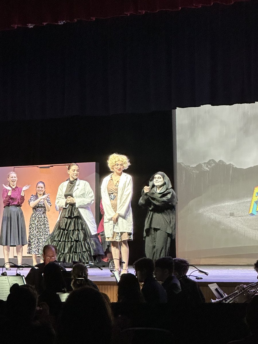 Mineola Lacrosse 🤝🏼 <a href="/MineolaFineArts/">MineolaFineArts</a> We loved supporting our teammate Jess today in her performance as Igor!! Bravo to the whole cast and crew of Young Frankenstein! 🎭 🌟 <a href="/MineolaUFSD/">Mineola UFSD</a> <a href="/MineolaAD/">MineolaAthletics</a>
