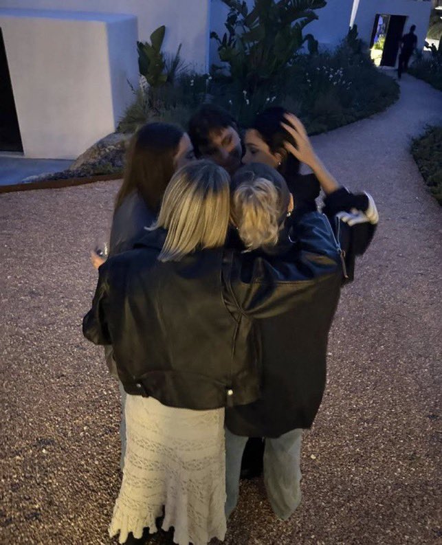 "vamos a estar todas juntas y vamos a ayudarte con todas esas cosas que tenes que afrontar"