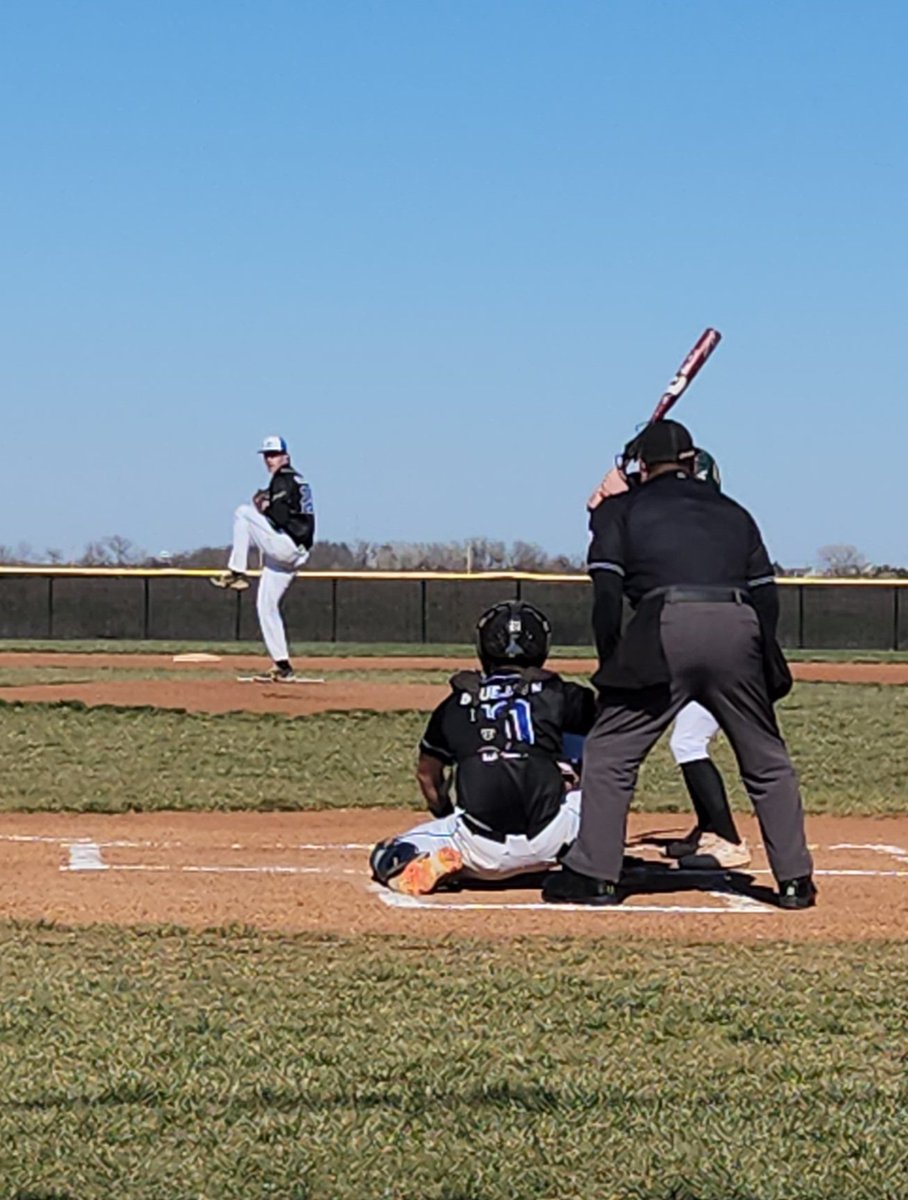 Lincoln_Upham's tweet photo. Week 1 of @JCHS_Bluejays is in the books. Pitched 9.1 innings, 10 Ks, 3 BB, 2 ER. 70% strikes. 3/4 at the plate. Team got our first win last night! 
@kansas_curve @coachfree23 @Allen_County https://t.co/GKh8aJZvKu